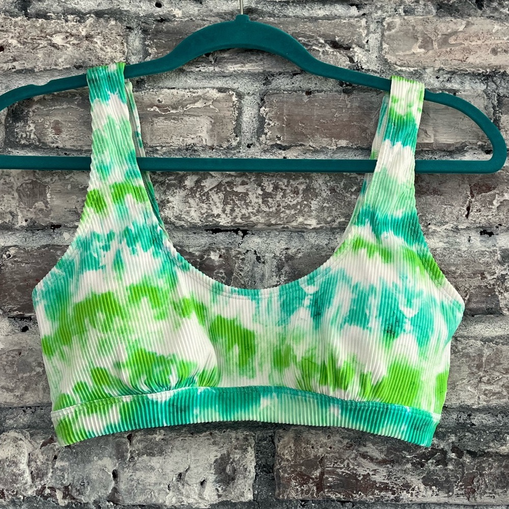 Victoria secret Tie-Dye Ribbed Sports Bra/Bikini top ( Thts what I wore it for )